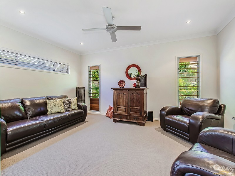 27a North Beach Place, Mudjimba QLD 4564