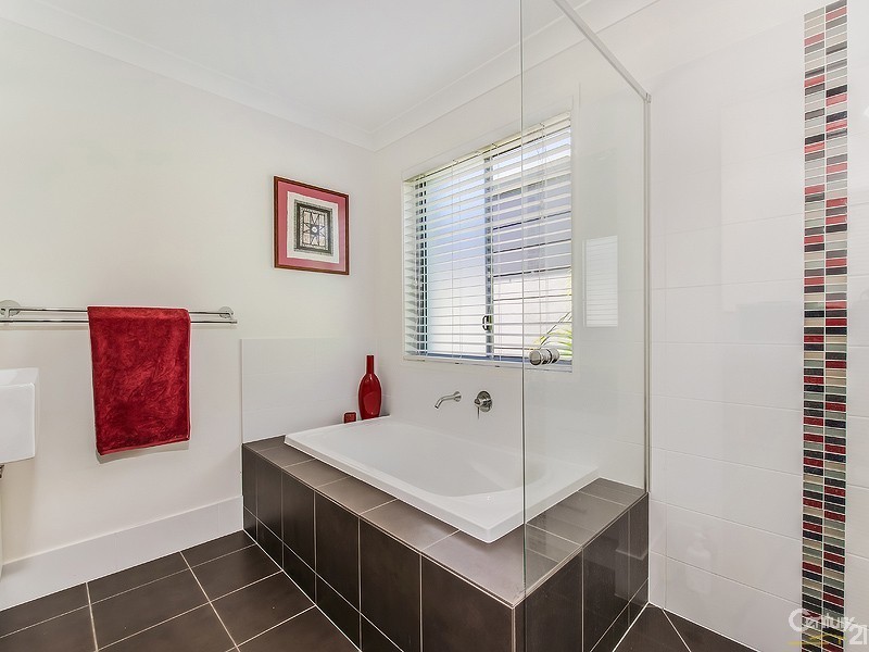 27a North Beach Place, Mudjimba QLD 4564