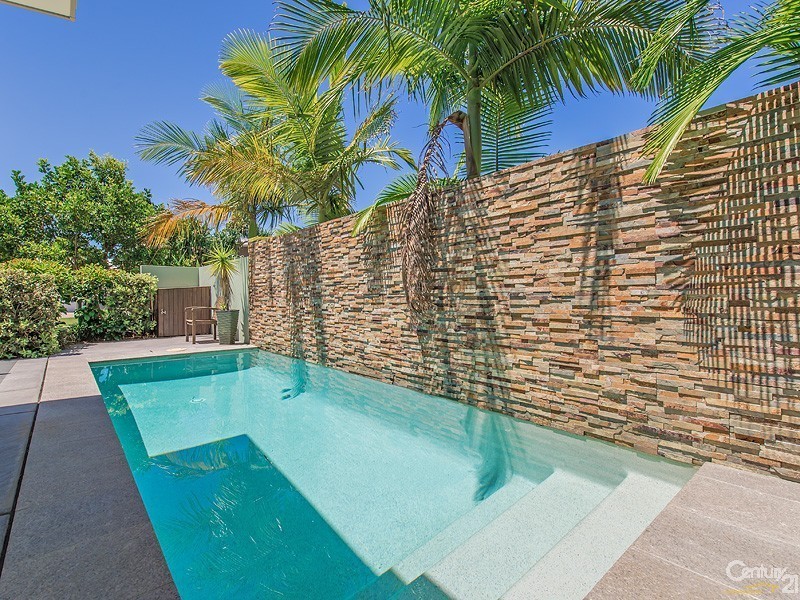 27a North Beach Place, Mudjimba QLD 4564