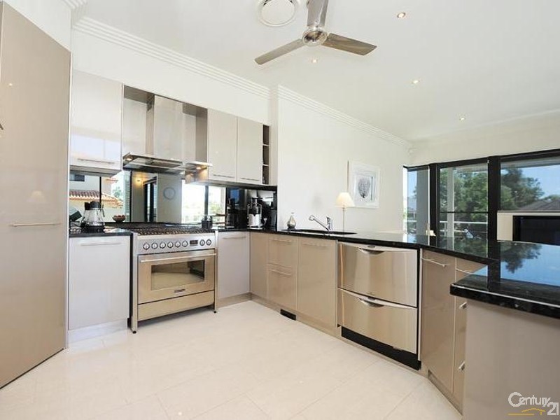 8 Karinya Place, Twin Waters QLD 4564