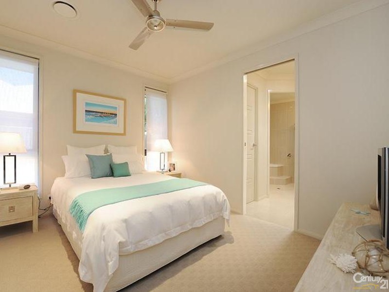 8 Karinya Place, Twin Waters QLD 4564