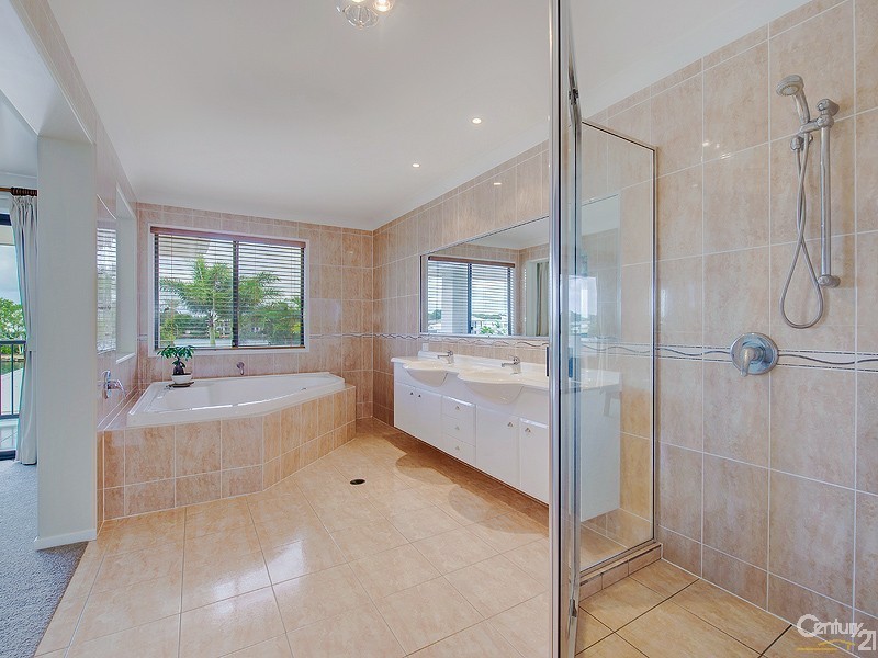 1 Waterfront Court, Twin Waters QLD 4564