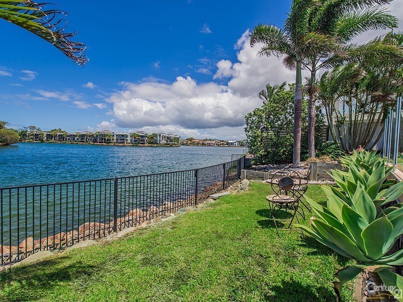 1 Waterfront Court, Twin Waters QLD 4564
