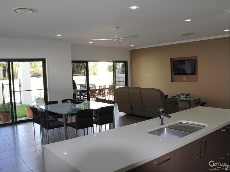 64 Anchorage Circuit, Twin Waters QLD 4564