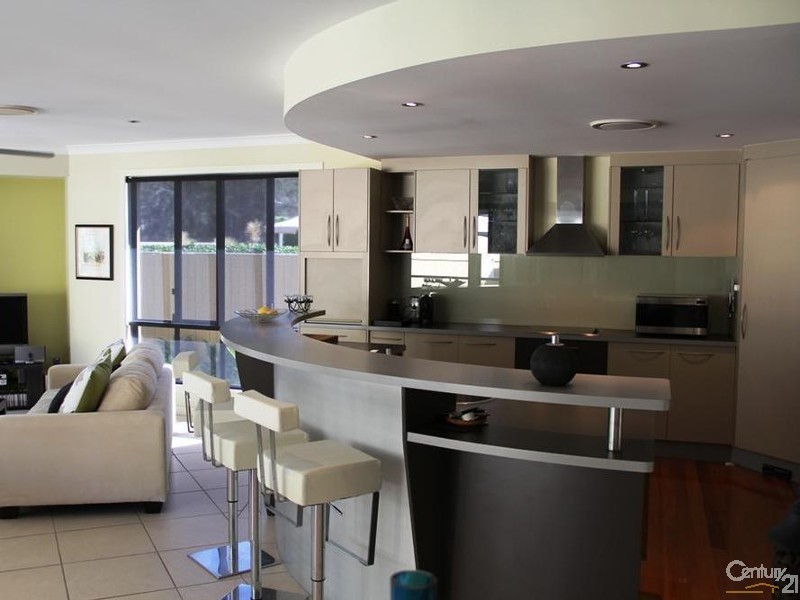 8 Peatling Lane, Twin Waters QLD 4564