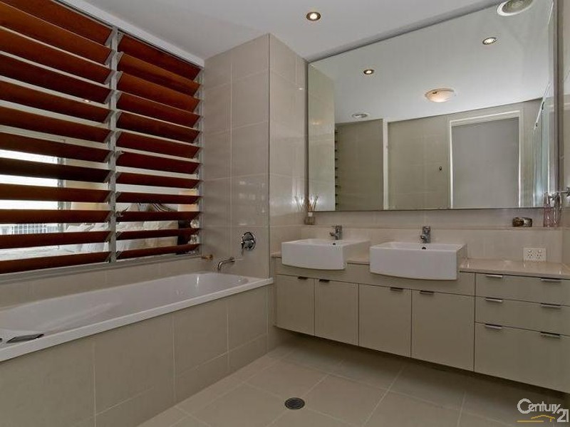 10/20 Anchorage Circuit, Twin Waters QLD 4564
