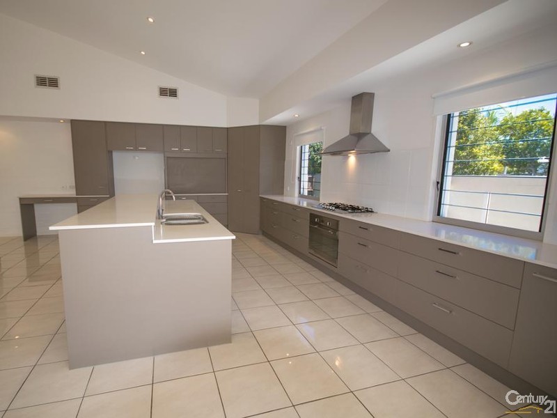 7 Parsons Bank Drive, Twin Waters QLD 4564