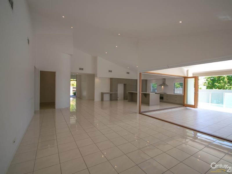 7 Parsons Bank Drive, Twin Waters QLD 4564