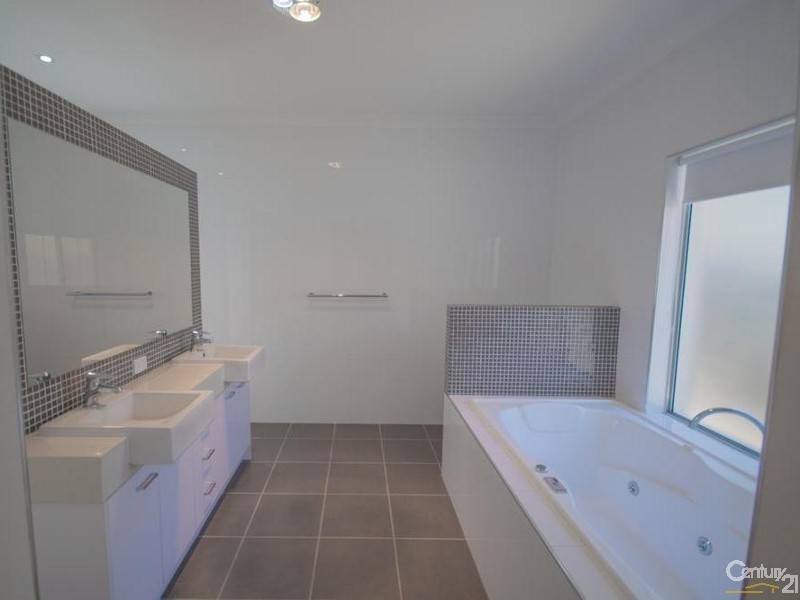 7 Parsons Bank Drive, Twin Waters QLD 4564