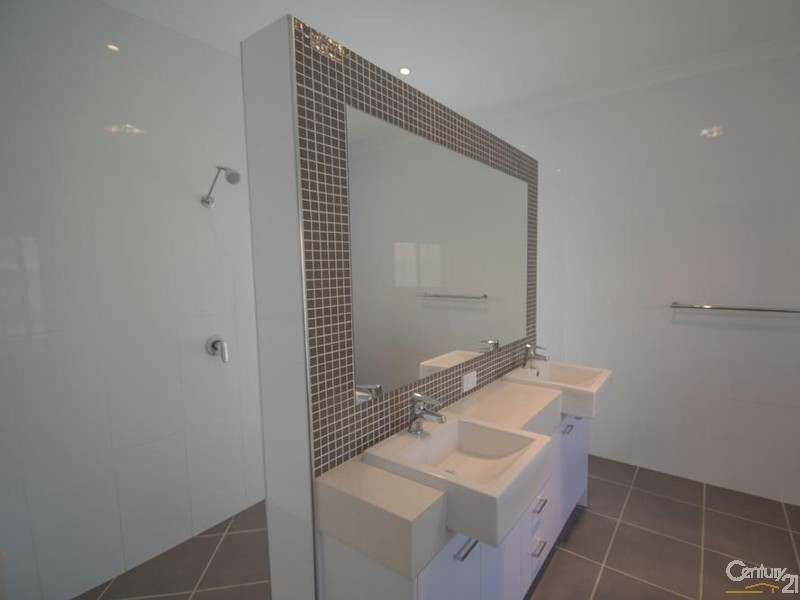 7 Parsons Bank Drive, Twin Waters QLD 4564