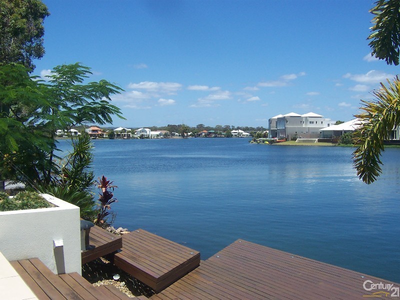 8 Oceanic Court, Twin Waters QLD 4564