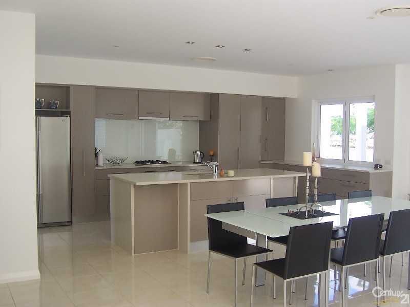 8 Oceanic Court, Twin Waters QLD 4564