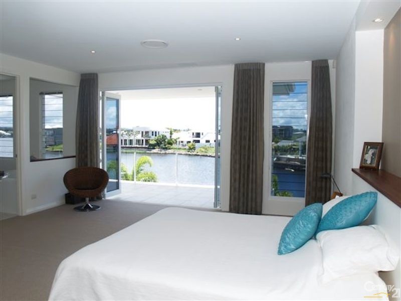8 Oceanic Court, Twin Waters QLD 4564