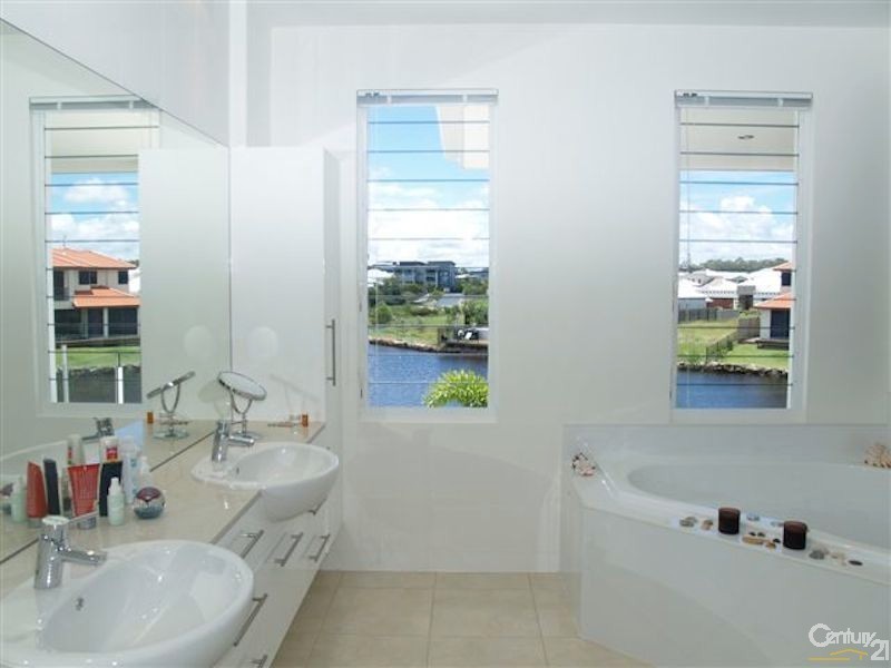 8 Oceanic Court, Twin Waters QLD 4564