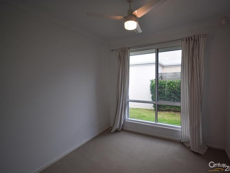 6 Oyster Court, Twin Waters QLD 4564