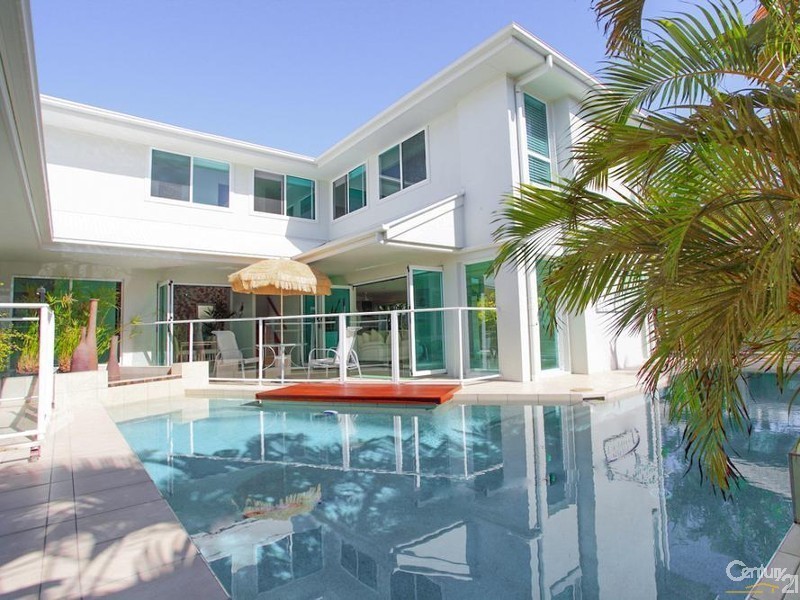 32 Stillwater Drive, Twin Waters QLD 4564