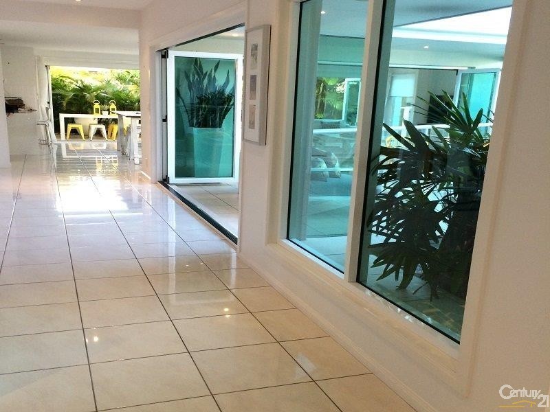 32 Stillwater Drive, Twin Waters QLD 4564