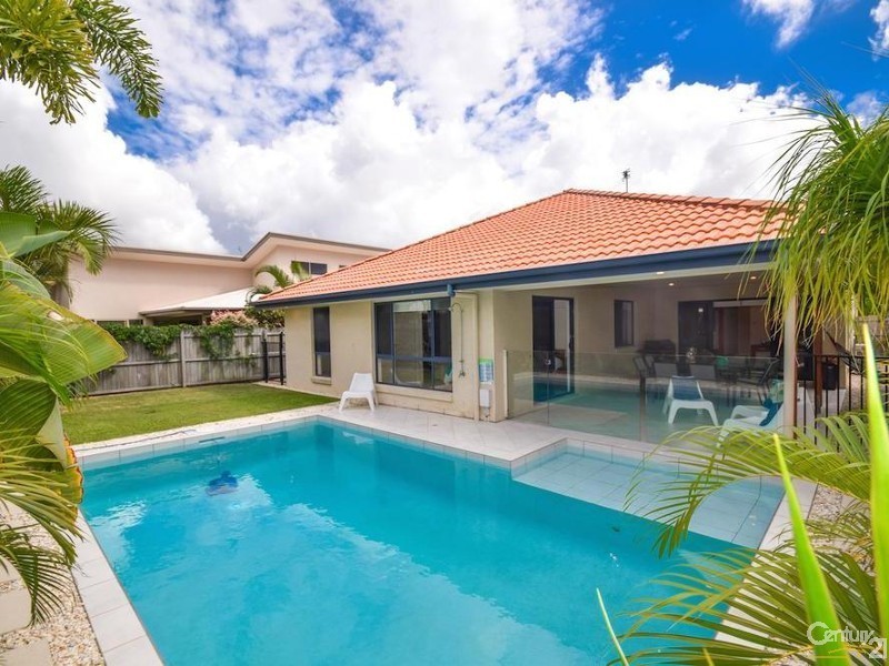 32 Veerings Crescent, Twin Waters QLD 4564