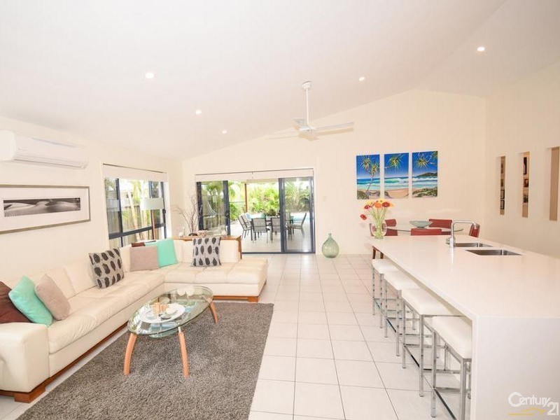 32 Veerings Crescent, Twin Waters QLD 4564