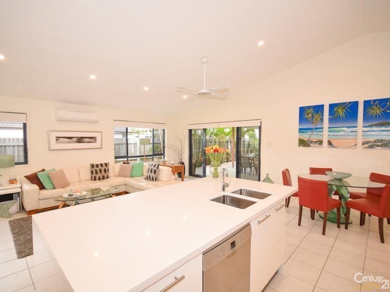 32 Veerings Crescent, Twin Waters QLD 4564