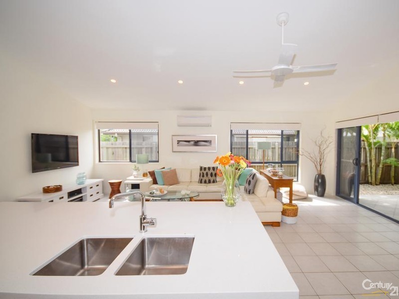 32 Veerings Crescent, Twin Waters QLD 4564