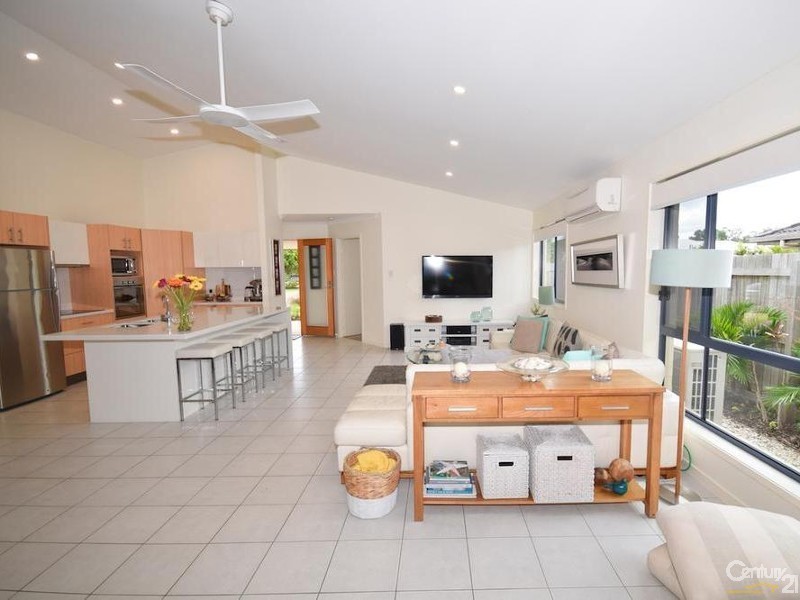 32 Veerings Crescent, Twin Waters QLD 4564