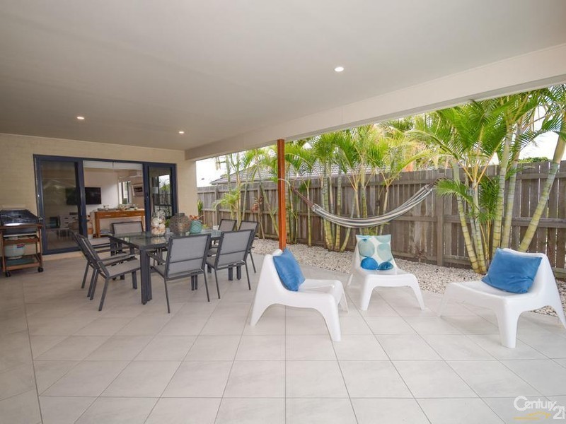 32 Veerings Crescent, Twin Waters QLD 4564