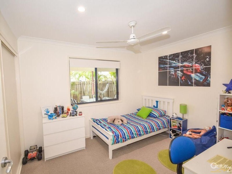 32 Veerings Crescent, Twin Waters QLD 4564