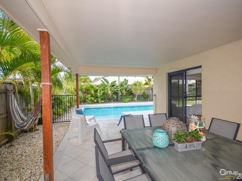 32 Veerings Crescent, Twin Waters QLD 4564