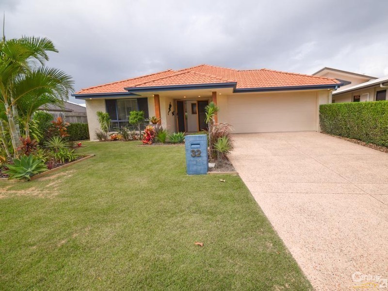 32 Veerings Crescent, Twin Waters QLD 4564