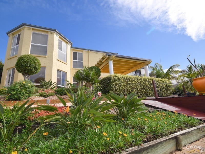 23 Tamarind Place, Twin Waters QLD 4564