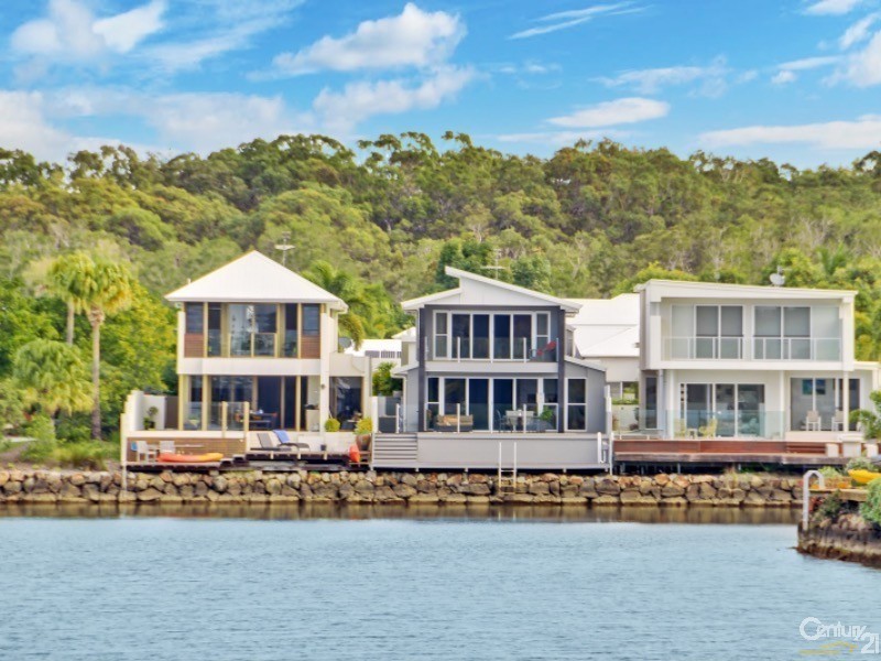 14 Staysail Place, Twin Waters QLD 4564