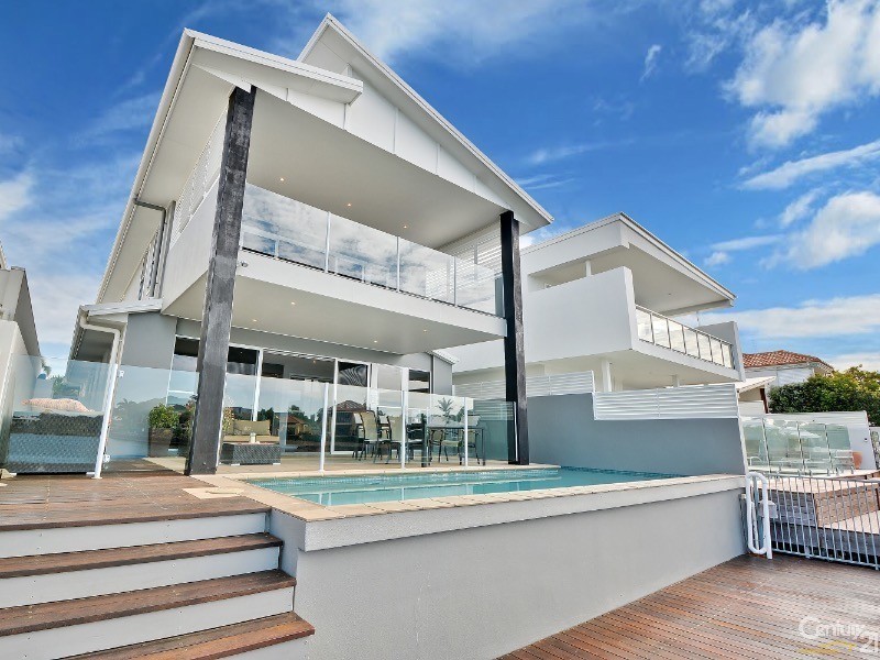 14 Staysail Place, Twin Waters QLD 4564