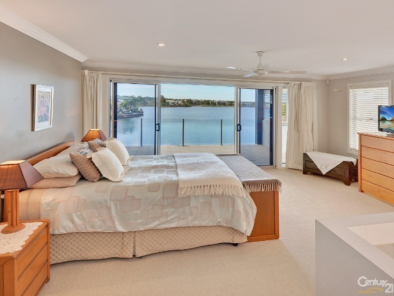 14 Staysail Place, Twin Waters QLD 4564