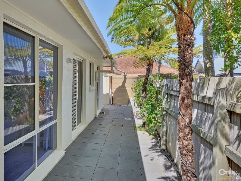 8 Livistona Place, Twin Waters QLD 4564