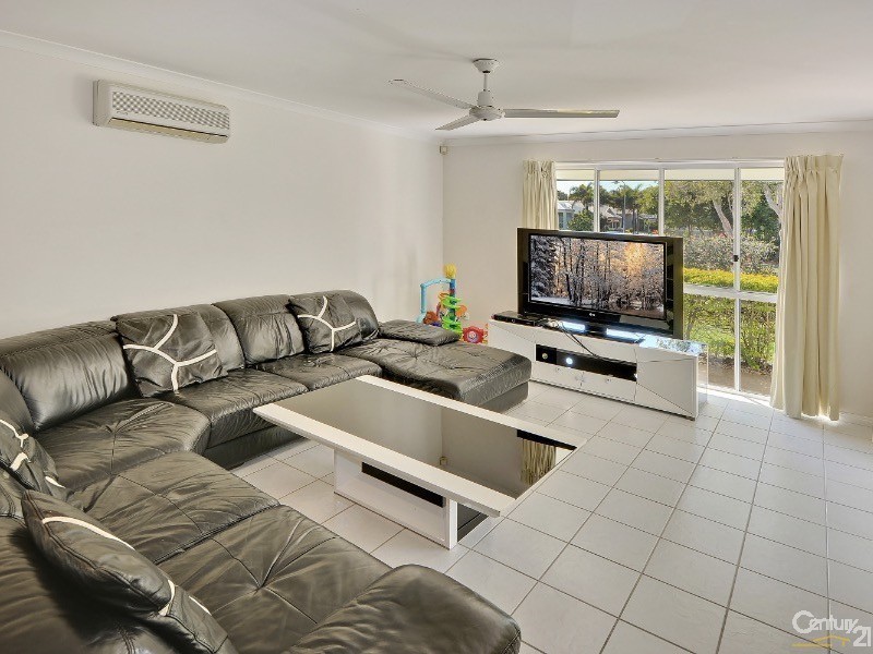 32 Wattlebird Drive, Twin Waters QLD 4564