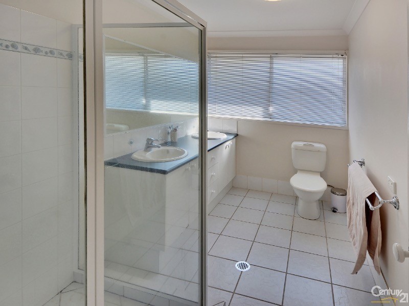 32 Wattlebird Drive, Twin Waters QLD 4564