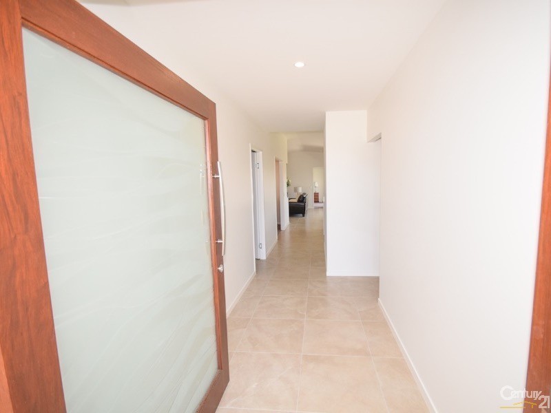 32 Surfrider Place, Mudjimba QLD 4564
