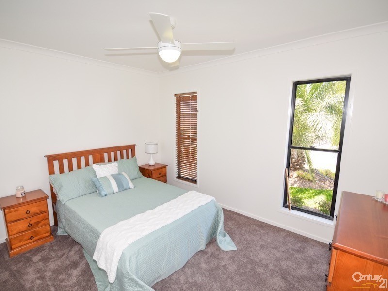 32 Surfrider Place, Mudjimba QLD 4564
