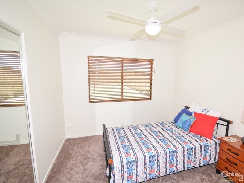 32 Surfrider Place, Mudjimba QLD 4564