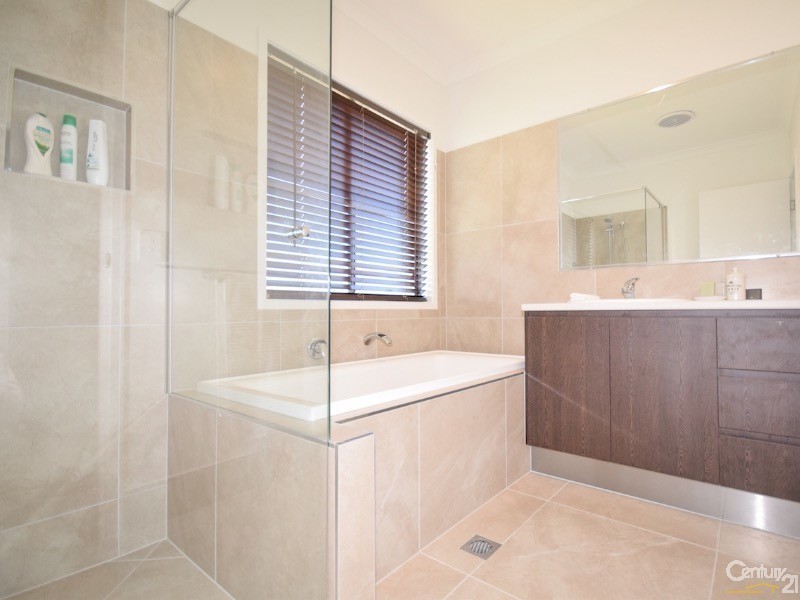 32 Surfrider Place, Mudjimba QLD 4564