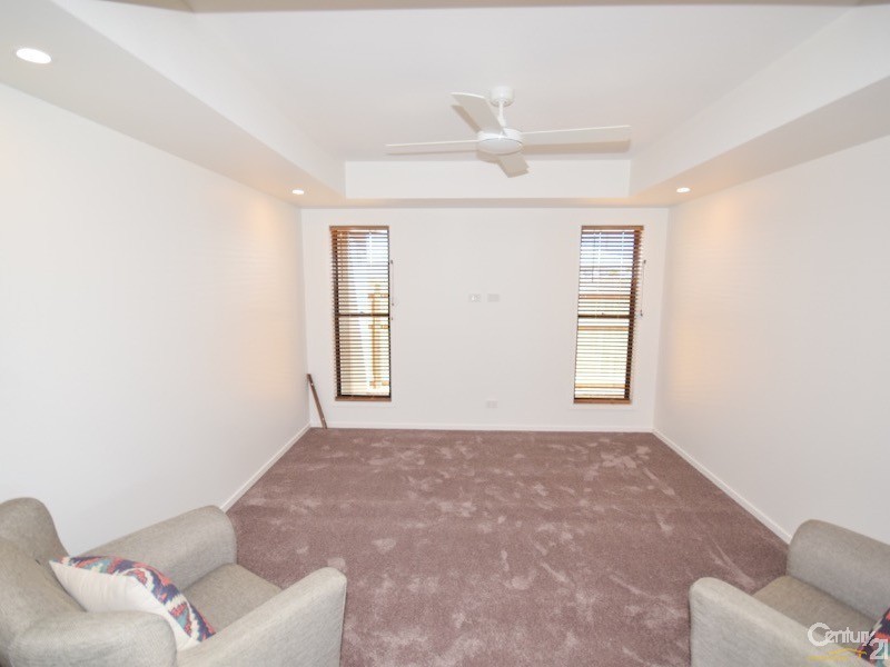 32 Surfrider Place, Mudjimba QLD 4564