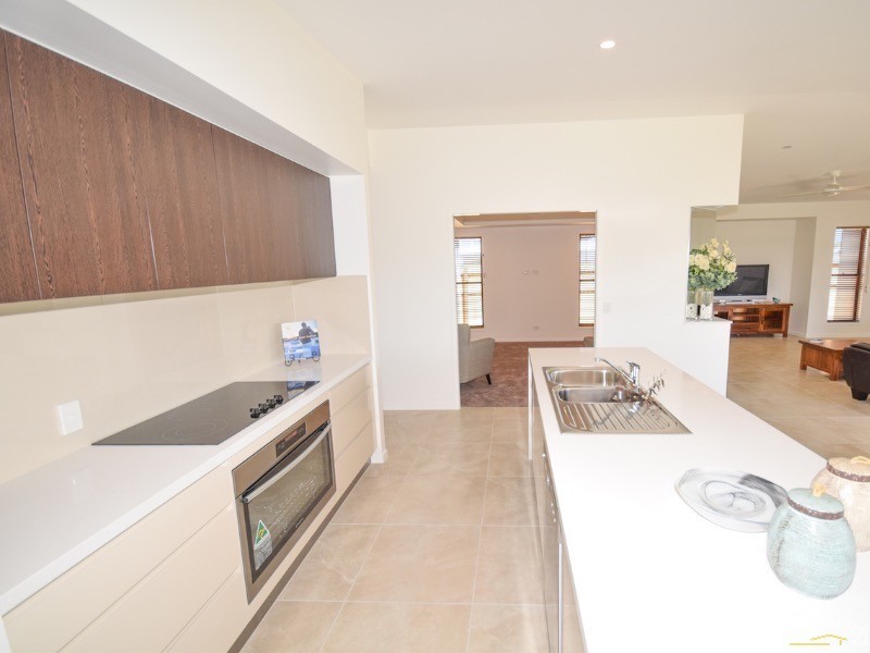 32 Surfrider Place, Mudjimba QLD 4564