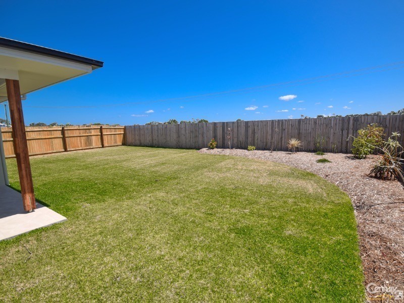 32 Surfrider Place, Mudjimba QLD 4564