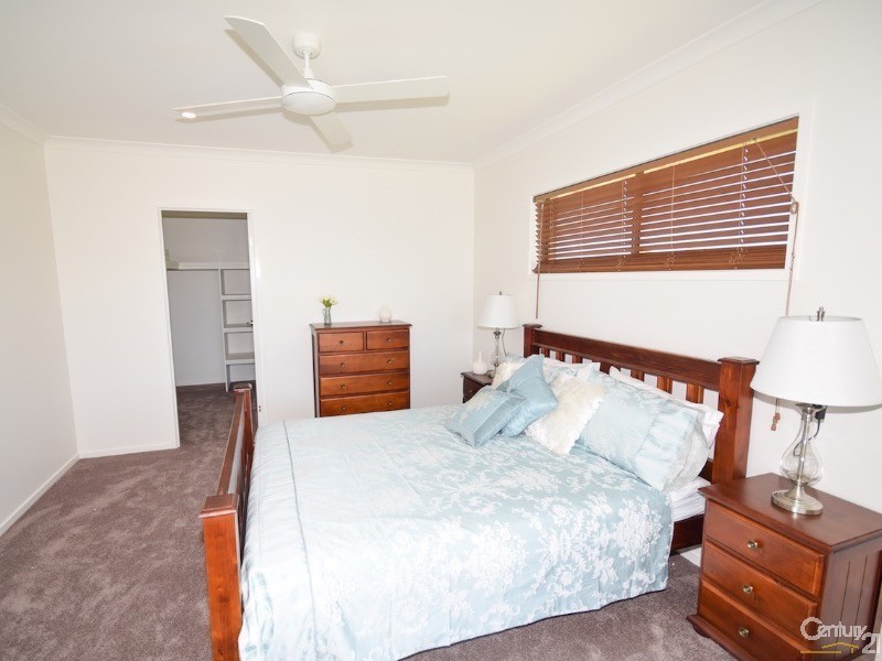 32 Surfrider Place, Mudjimba QLD 4564