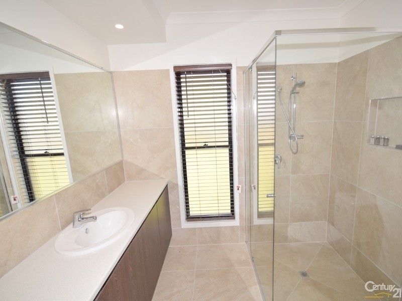 32 Surfrider Place, Mudjimba QLD 4564