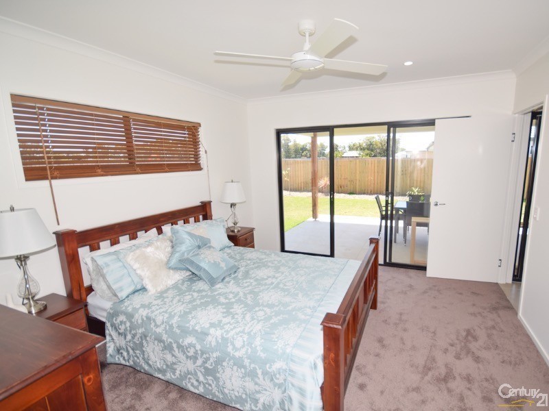 32 Surfrider Place, Mudjimba QLD 4564