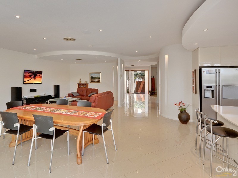 24 Moorings Circuit, Twin Waters QLD 4564