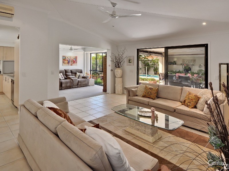 8 Spinifex Place, Twin Waters QLD 4564