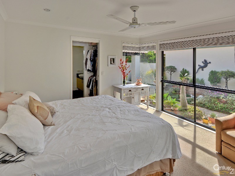 8 Spinifex Place, Twin Waters QLD 4564